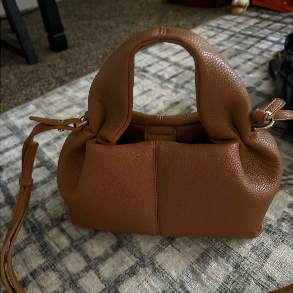 Elegant Tan Leather Handbag